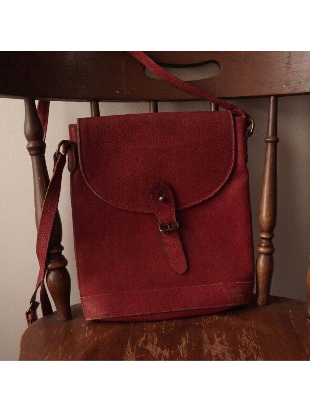 Vintage Burgundy Leather Shoulder Bag with Buckle Closure